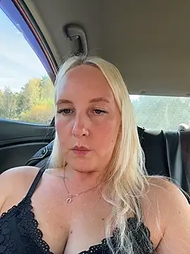 merlindave (F young) - Finger pussy /naked ✌️🤤😈