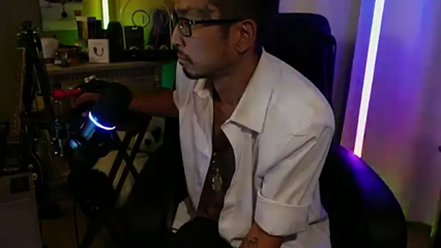 Ghost11_11 live cam on StripChat