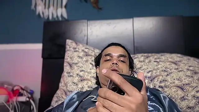 icebergslim281 live cam on StripChat