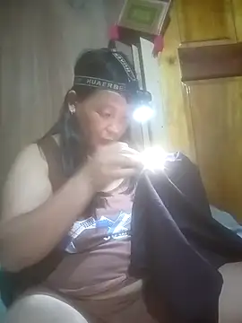 LINAKUTE10 live cam on StripChat