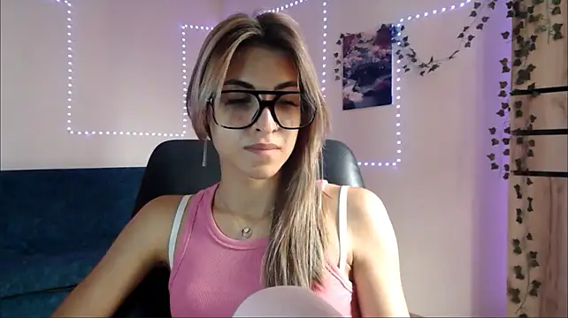 Rossy_Vega live cam on StripChat