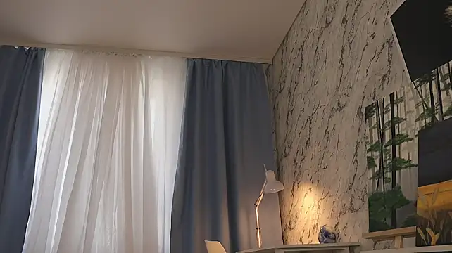 AliceLebel live cam on StripChat