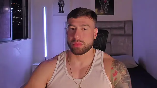 paul_rogerr live cam on StripChat