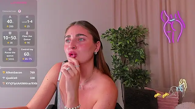 RinaKlark live cam on StripChat
