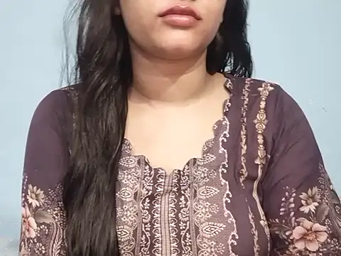 Adhiti_1 live cam on StripChat
