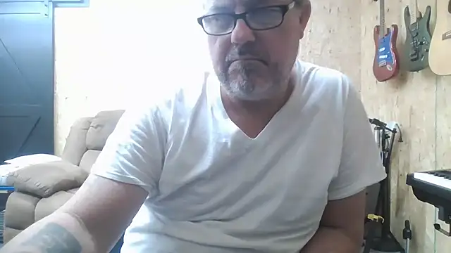 Luvslave7 live cam on StripChat