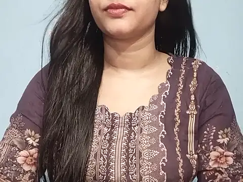 Adhiti_1 live cam on StripChat