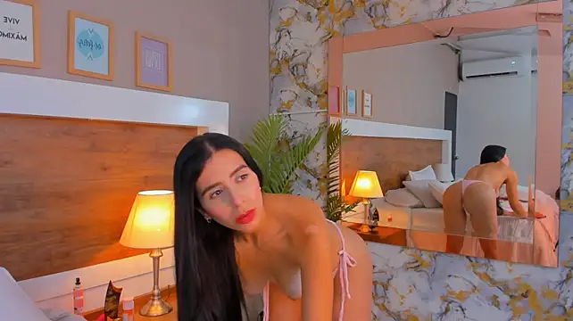 HannahLaurent live cam on StripChat