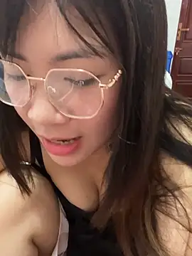 -Lyly_69 Live Webcam on Stripchat