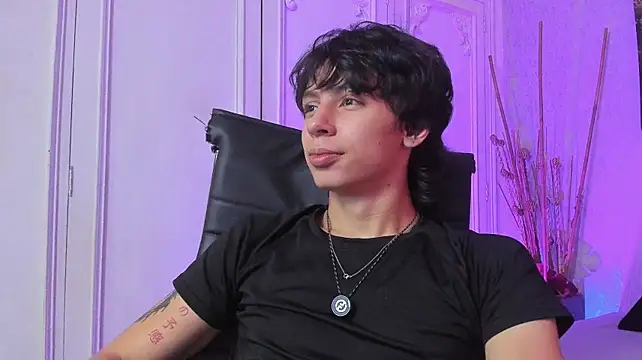 Tyler_durten live cam on StripChat