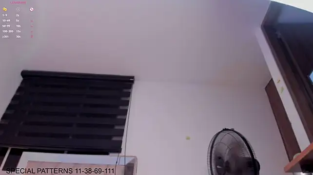 daniela_henao (F young) - FINGER IN ASS