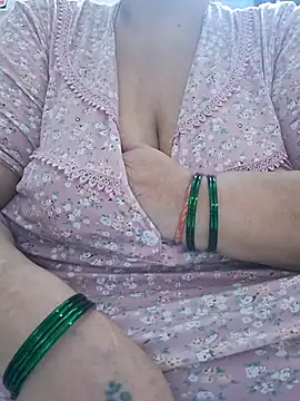 Kavya_XX live cam on StripChat