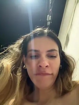 cuteluci_ live cam on StripChat
