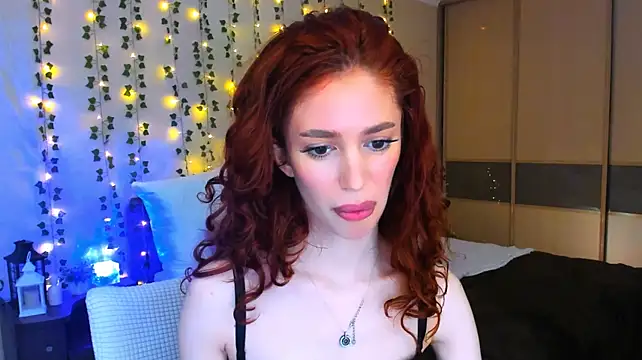 ChristinaConteeree live cam on StripChat