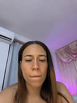 Nanybaker95 live cam on StripChat