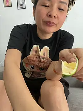Ivy_Trix2 live cam on StripChat