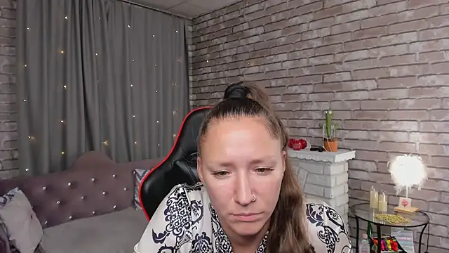 SarahCoksss live cam on StripChat