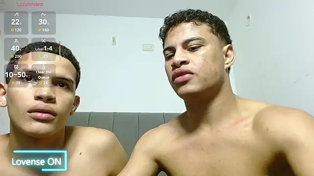 Jose_And_Daniel live cam on StripChat