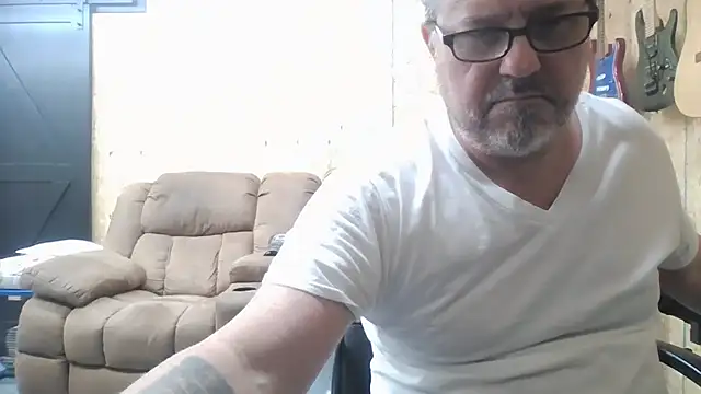 Luvslave7 live cam on StripChat