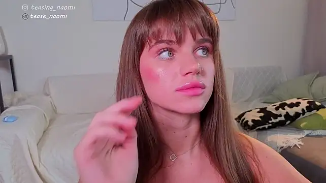 aesthetics__tease (F young) - suck on a finger and drool