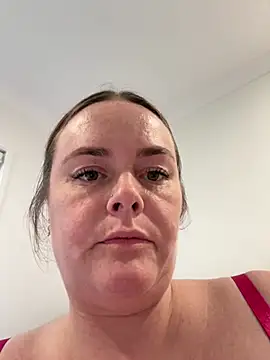 carinabro10 live cam on StripChat