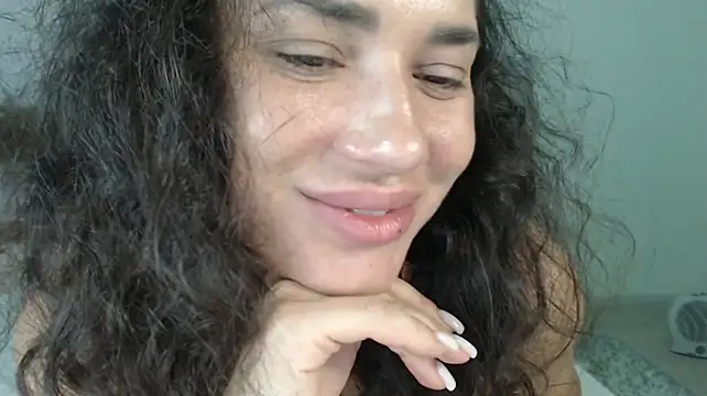 RoxannePure live cam on StripChat