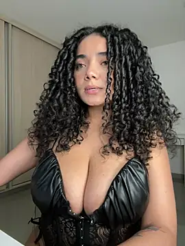Curlyierr live cam