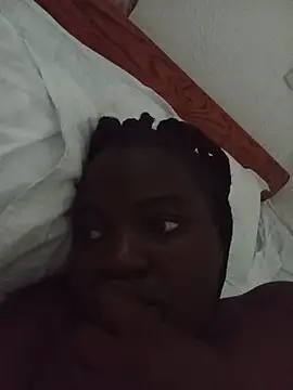 creamyy_pussie live cam on StripChat