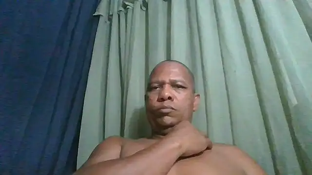 bigblackcock75 live cam on StripChat