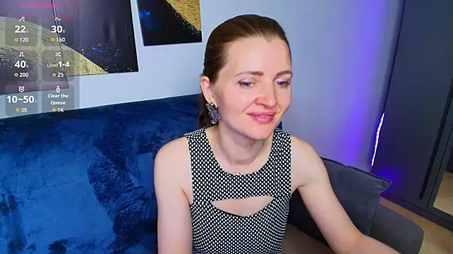 liza__evans (F milf) - Spank round ass