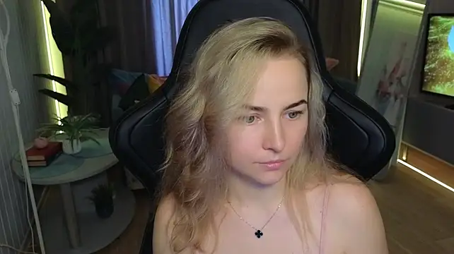 Mira_Mermayd live cam on StripChat