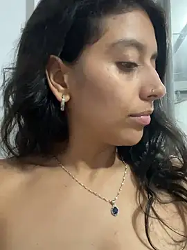brittanydiaz (F young) - 2 fingers in pussy