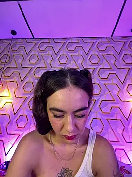 MelanyyJhonson15 live cam on StripChat
