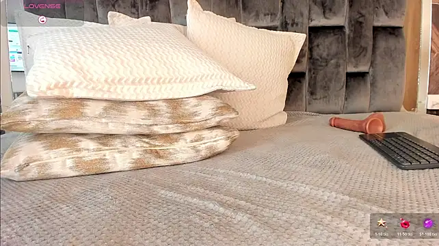 tahliamoreau (F young) - Spicy time 😈 Fingering play in POV💦