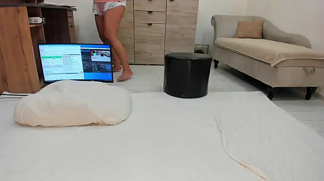 classy_medea live cam on StripChat