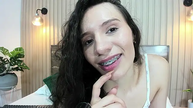 valeryn__rosse live cam on StripChat