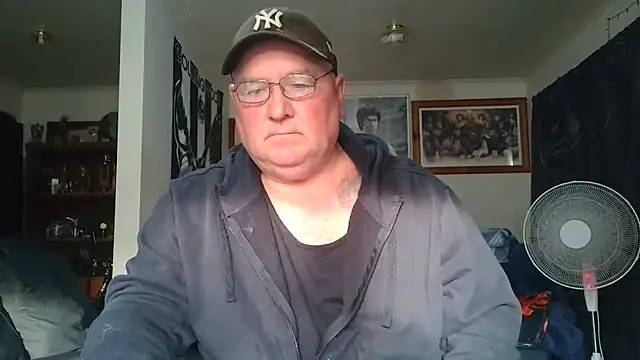 kinkyblueyes69 (M mature) - NAKED CLOTHES OFF