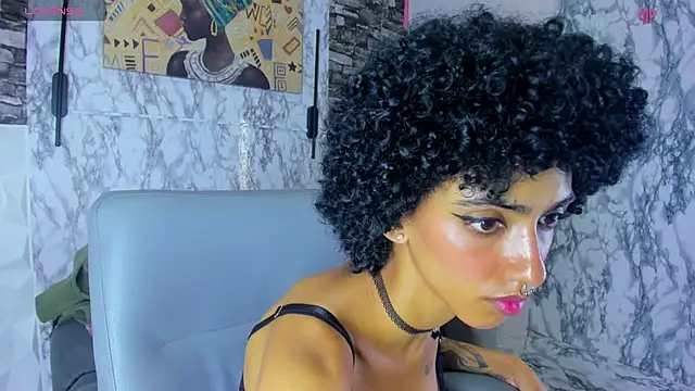 Queen_Cuarxxo live cam on StripChat