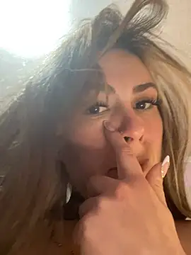 pastoralrousy (F young) - MONTO DILDO EN LA COCINA🥵