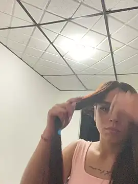 carolinefyre (F teen) - Striptease 🔥😈
