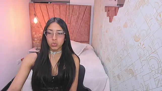 Gia_Evans__ live cam on StripChat