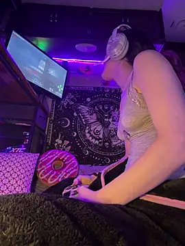 Lilactease live cam on StripChat