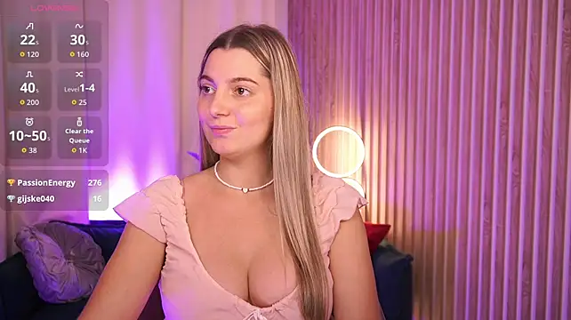 LucreciaStorm live cam on StripChat