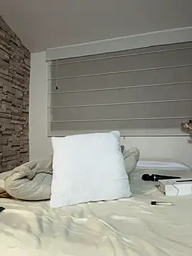 Lucyjoi live cam on StripChat
