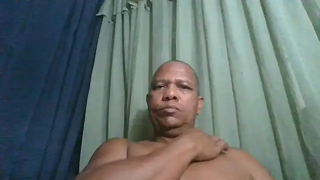bigblackcock75 live cam on StripChat