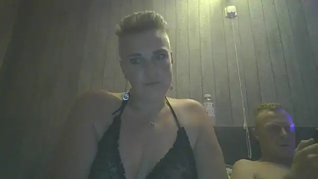 bicouple1992 (G milf) - Topless blowjob