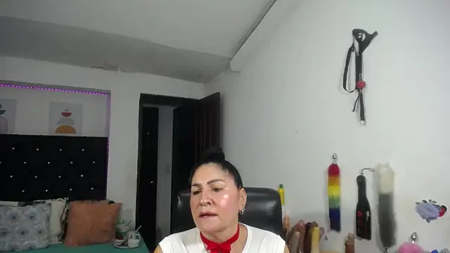 mature_bigboobs10 live cam on StripChat