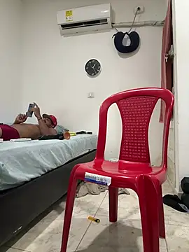 bigdick211292 live cam on StripChat