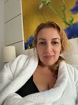Hot-Milf4U live cam on StripChat