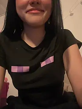 ela_petit (F teen) - Show tits